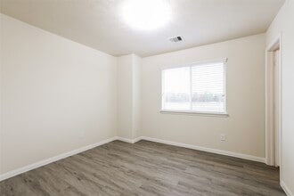 Building Photo - 12318 Roy Mix Bohn Lane