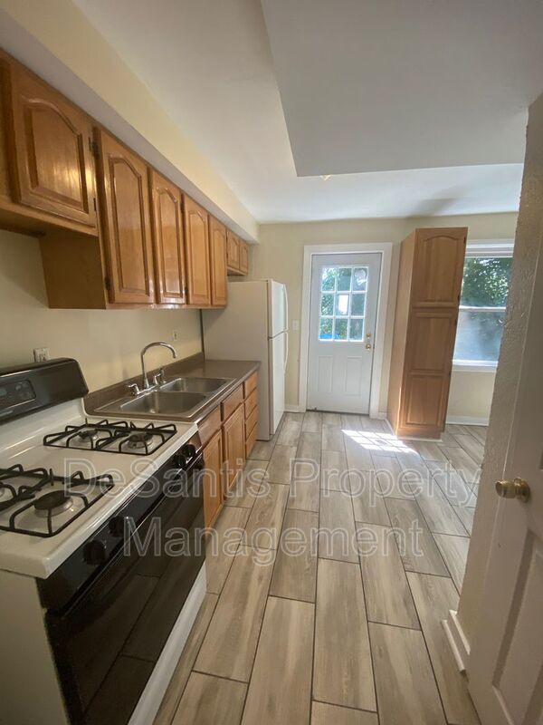 Building Photo - 500 Cypress Dr