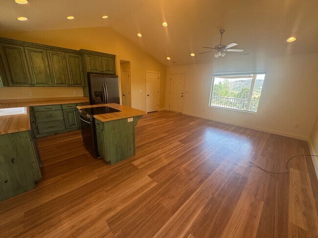 Foto del edificio - Beautiful 2 Bedroom Home In Central