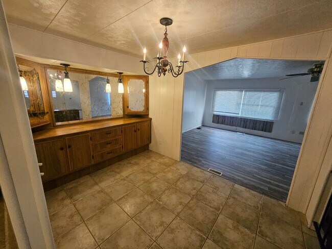 Building Photo - 2 Bedroom Mobile Close to the River