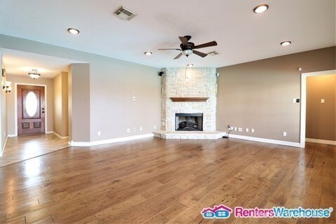 Foto del edificio - 9102 N Humble Camp Rd