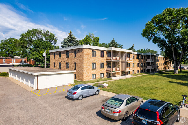 Building Photo - Highcrest Manor Apartments