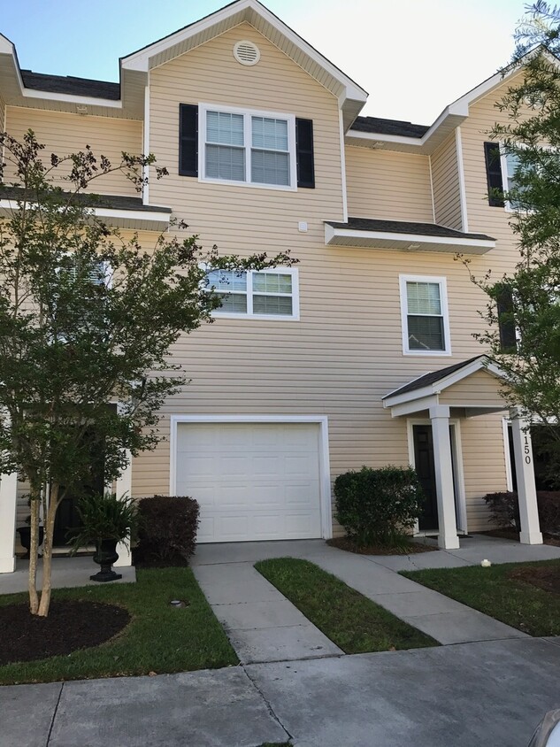 Foto principal - Beautiful Townhome Located in Ashley Park!