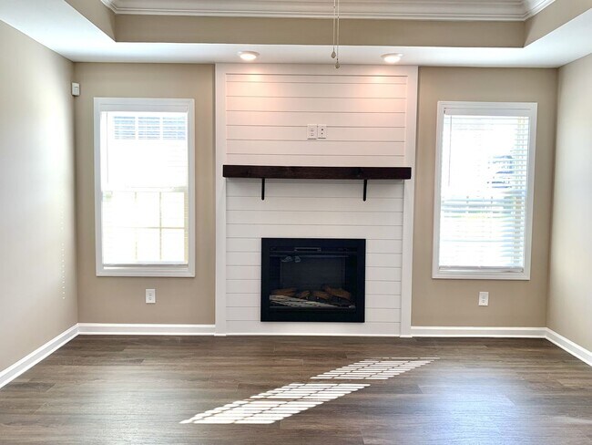 Foto del edificio - 425 Ayden Ln