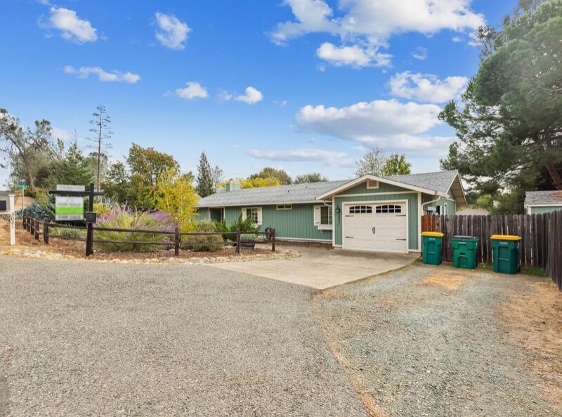 Primary Photo - 3021 Royce Dr