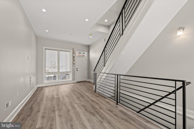 Building Photo - 2127 N Fairhill St