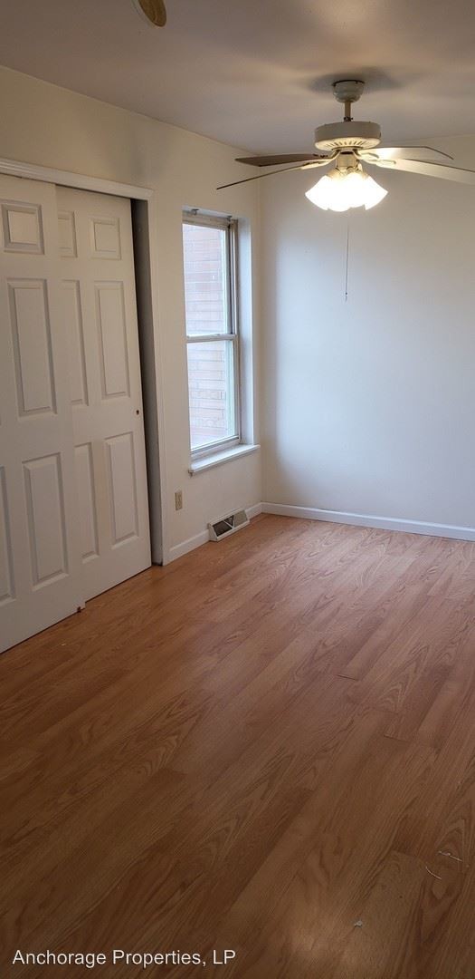 Building Photo - 2 br, 1.5 bath House - 709 W. 9th St