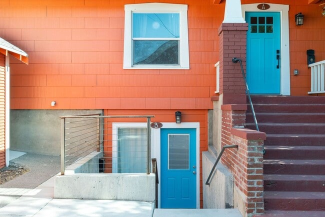 Building Photo - Industrial, Sleek, Downstairs 2 BD in MidT...