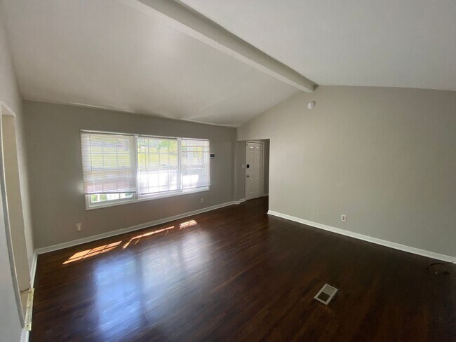 Building Photo - **AVAILABLE NOW**Nice East Columbus, GA 3 Bedroom / 1 Bathroom Home for Rent***