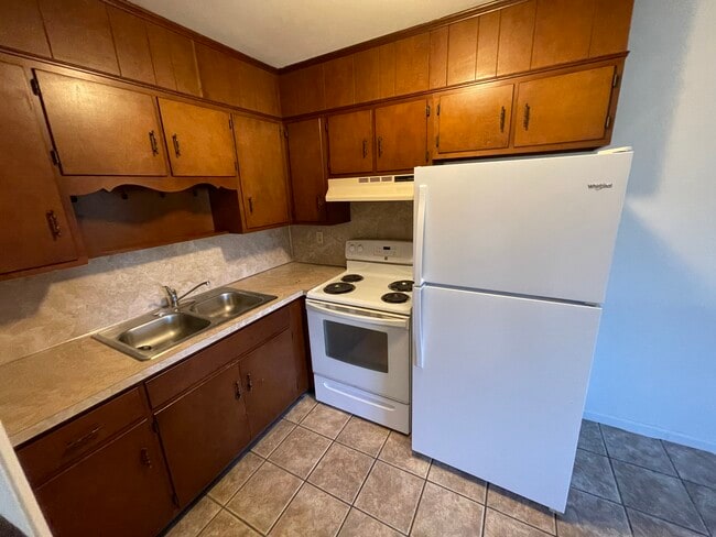 Kitchen - 85 Hill Rd