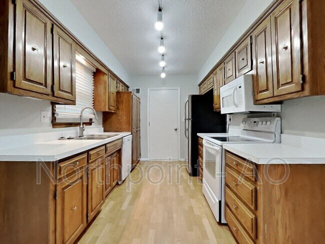 Building Photo - 10174 Edelweiss Cir