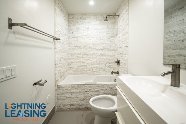Building Photo - 8811 Burton Way