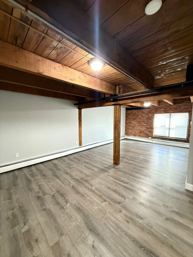 Building Photo - 11 Leo Turo Way