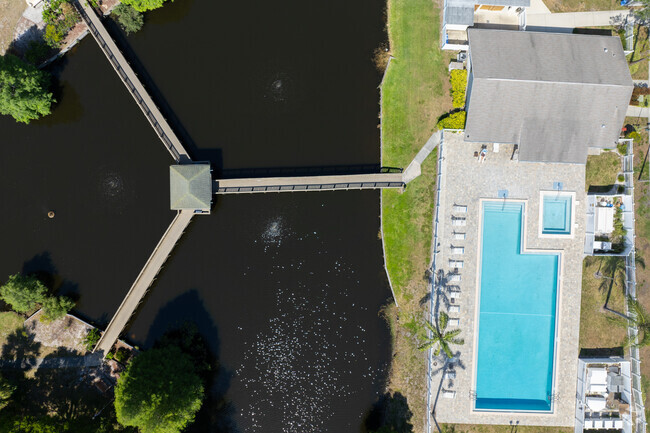 Building Photo - Lake Forest Condominiums