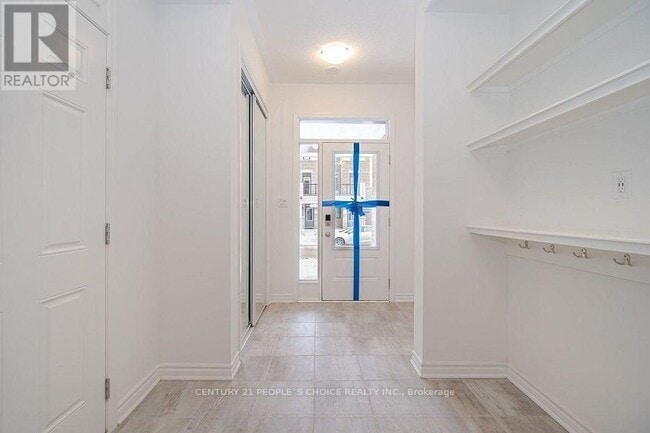 Building Photo - 61 Melmar St