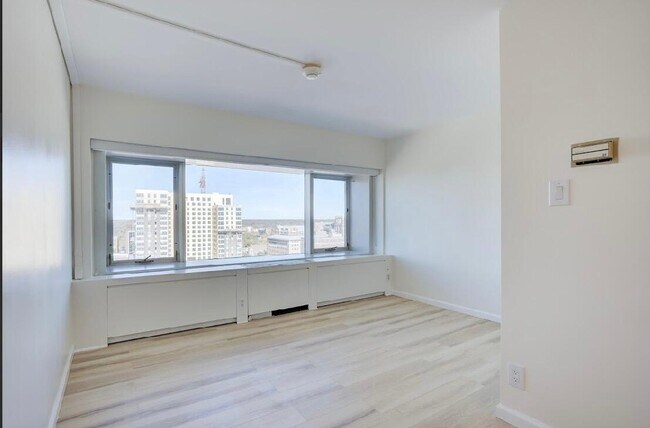 Building Photo - 555 E William St
