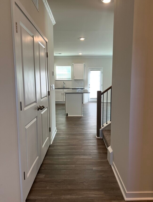 Foto del edificio - 422 Janie Cir