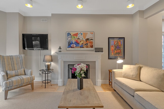 Building Photo - 47 Howland Ave