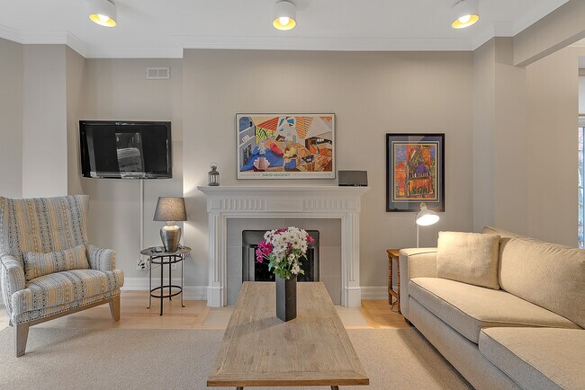 Photo du bâtiment - 47 Howland Ave