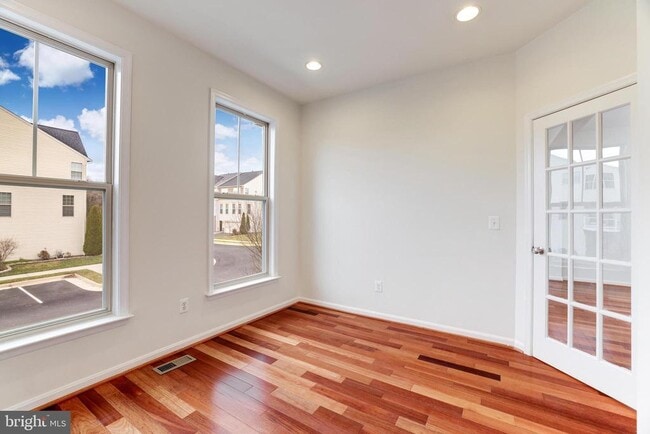 Building Photo - 42639 Chisholm Dr