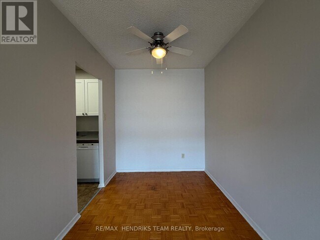 Building Photo - 49 Leaside Dr