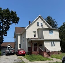 Building Photo - 85 Oak Ave