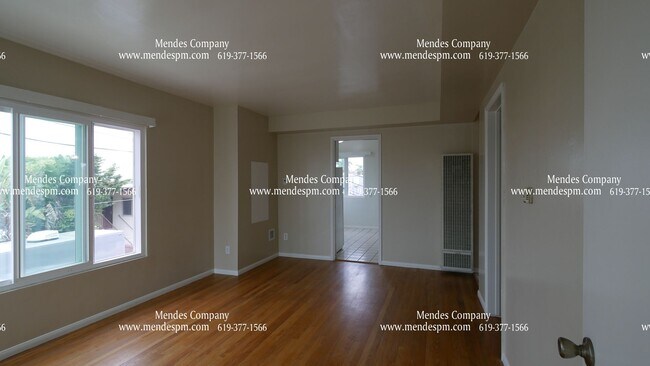 Building Photo - Cozy 2 bed / 1 bath Upstairs Unit With A L...