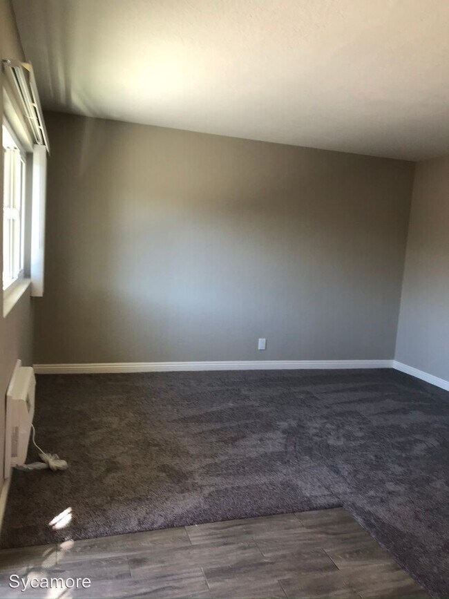 Building Photo - 1 br, 1 bath Apartment - 1635 E Sycamore St