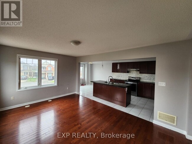 Building Photo - 16 Saunter Ct