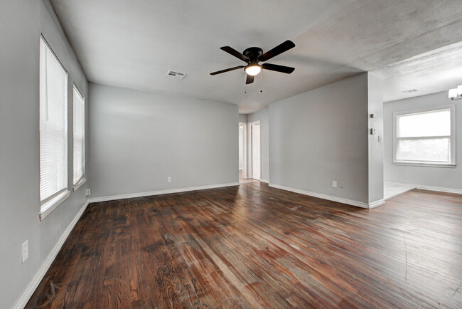 Building Photo - 1110 W Apache St