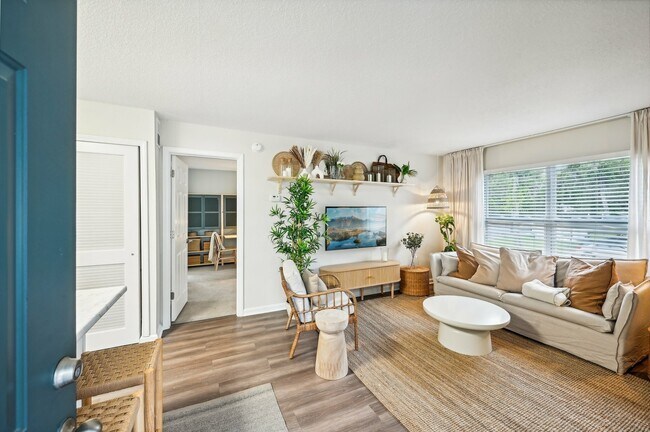 Building Photo - The Landings at San Marco