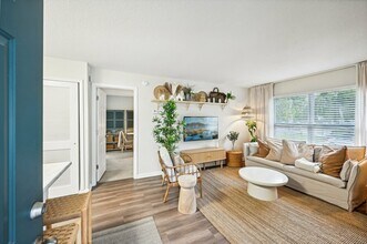 Building Photo - The Landings at San Marco