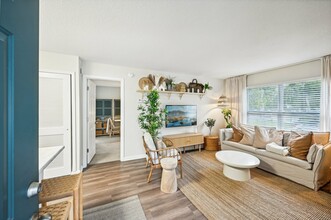 Building Photo - The Landings at San Marco