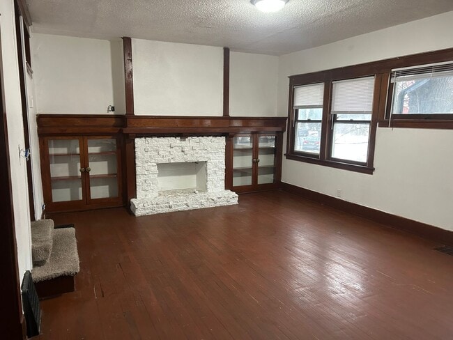 Building Photo - 3 Bedroom House