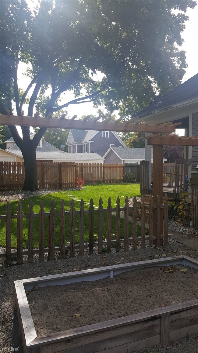 Foto del edificio - 3 br, 2 bath House - 1113  W Indiana Ave