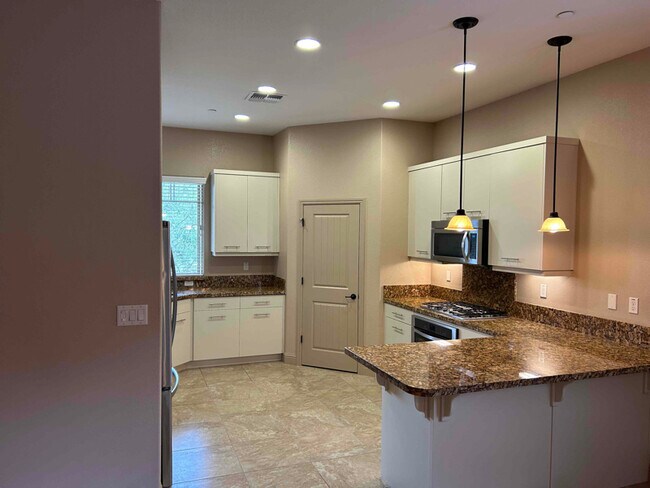 Foto del edificio - 4684 Falcon Crest Way
