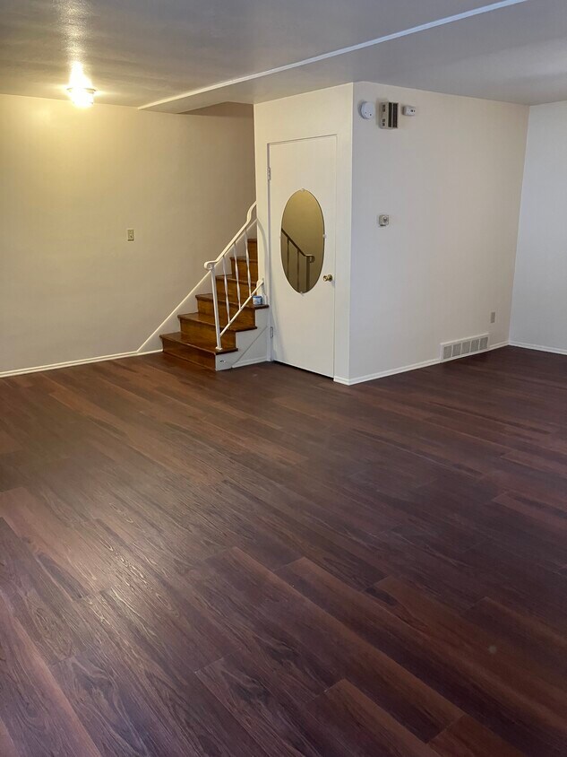 1824 Cromwell Dr, Akron, OH 44313 Townhome Rentals in Akron OH