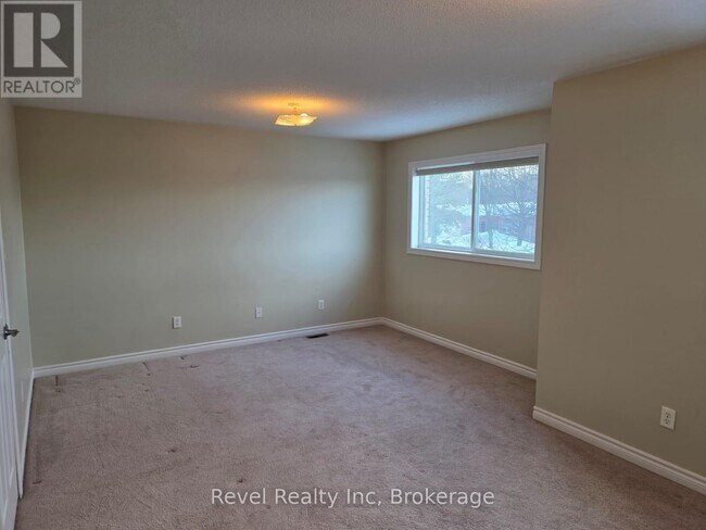 Photo du bâtiment - 1026 Whitney Crescent