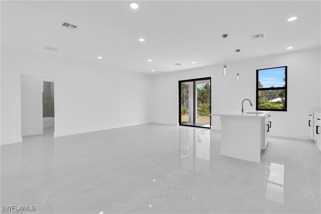 Foto del edificio - 3315 67th St W