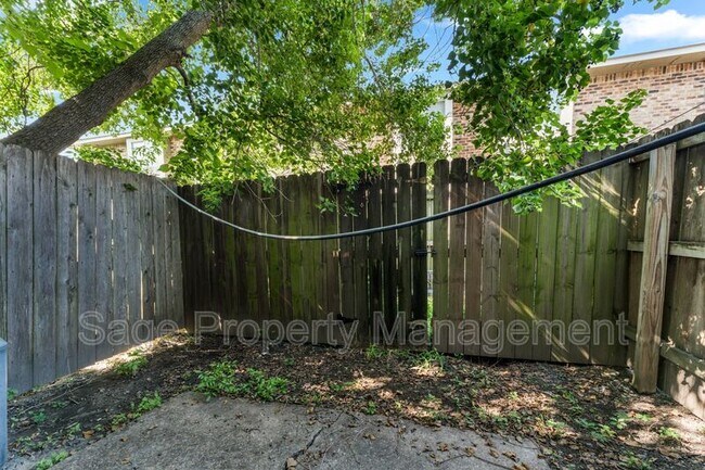 Building Photo - 8756 Elvin Dr