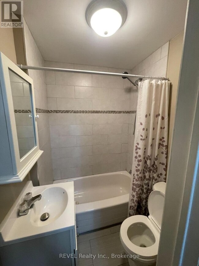 Building Photo - 17 Marmora St