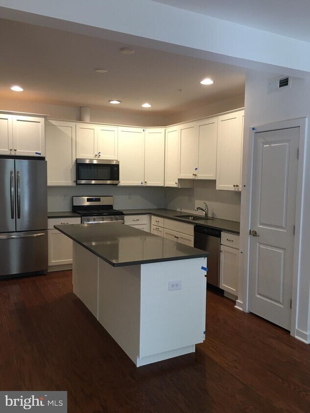 17 Graham Dr, Downingtown, PA 19335 Condo for Rent in Downingtown, PA