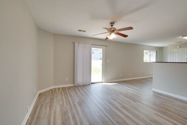 Foto del edificio - 128 Farmington Dr