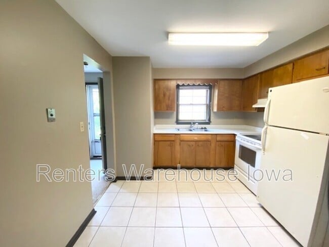 Building Photo - 7415 Wilshire Blvd