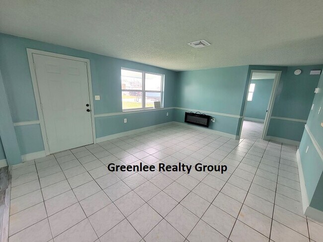 Foto del edificio - Updated 2 Bed/1 Bath Home on a Canal- Pet ...