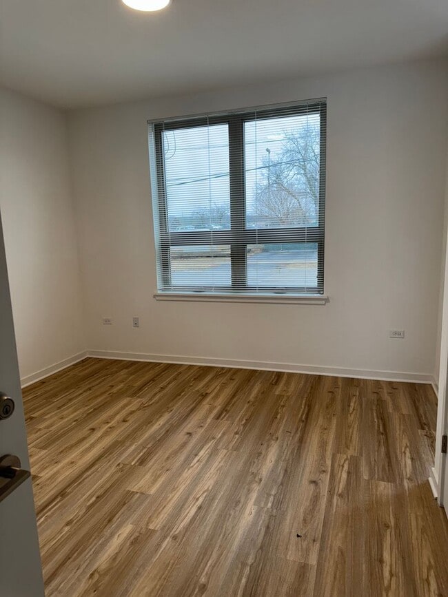 Building Photo - 4822 157th St