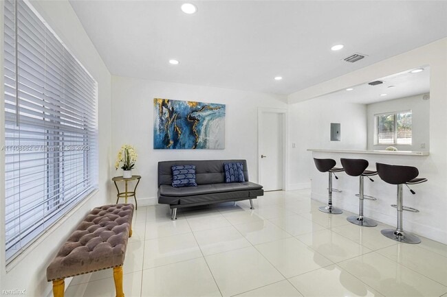 Building Photo - 2 br, 1 bath House - 301 NW 34th St