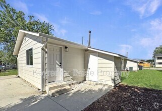 Building Photo - 1243 S Security Ln
