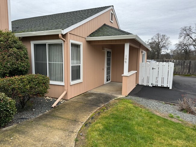 Building Photo - 109 Marina Dr S