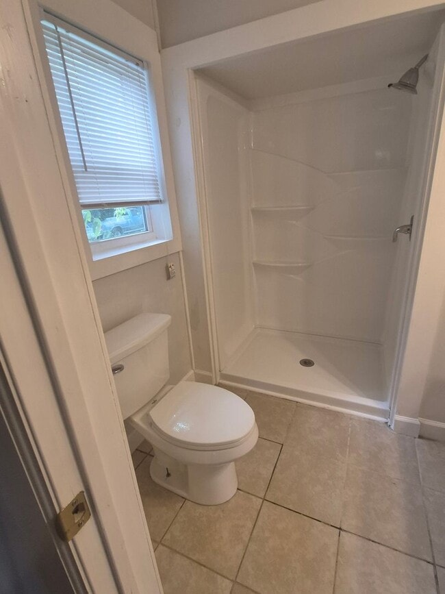 Building Photo - 204 Glover St